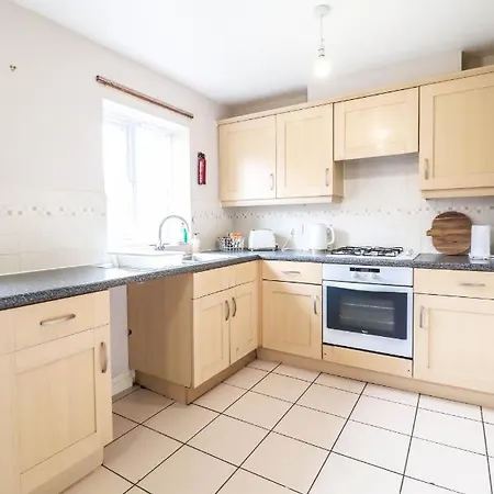 Comfortable 4-Bedroom Home With Free Wifi And Driveway Hillingdon Exterior photo