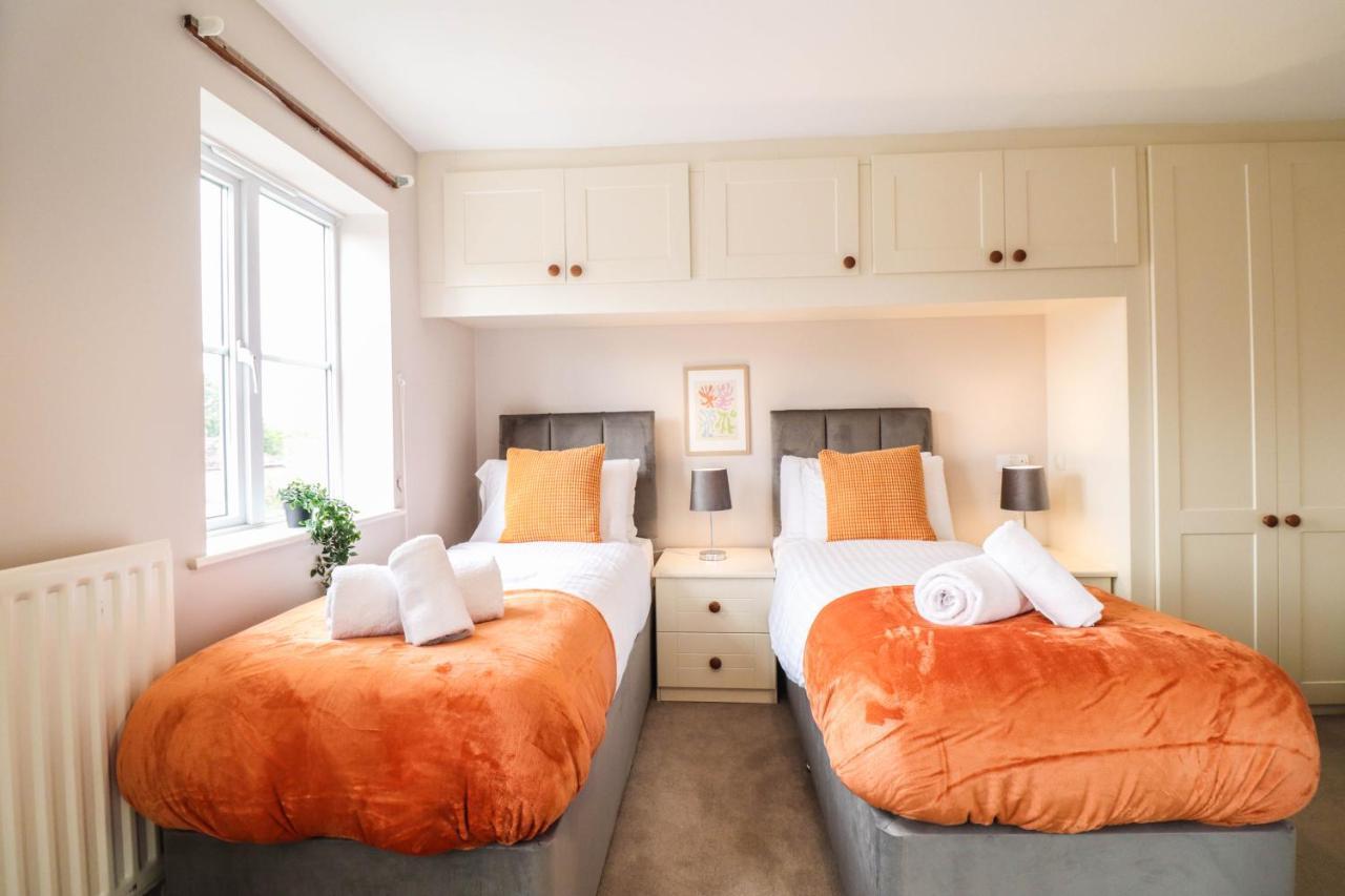 Comfortable 4-bedroom With Free Wifi And Driveway * Hillingdon