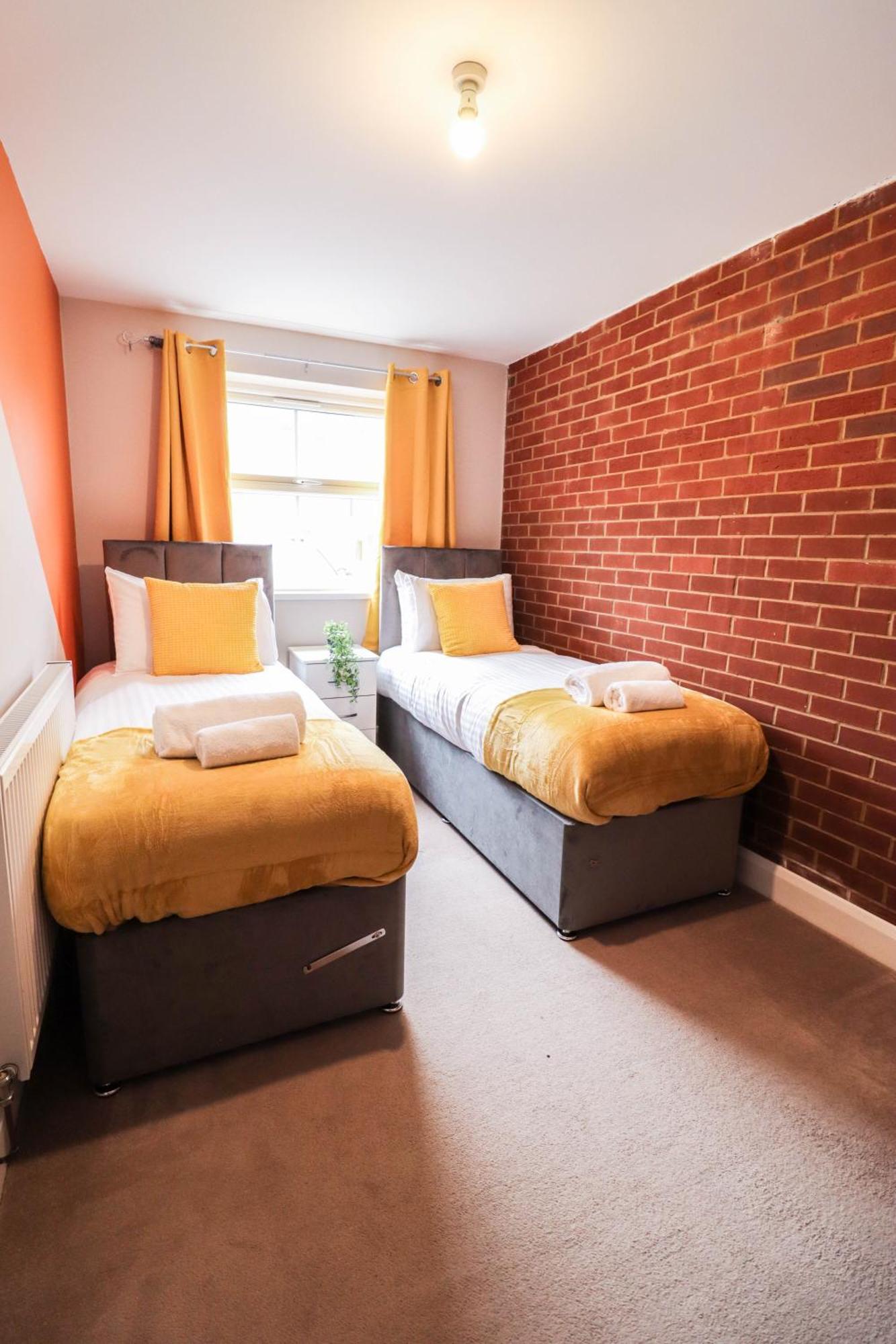 Casa vacanze Comfortable 4-bedroom With Free Wifi And Driveway
