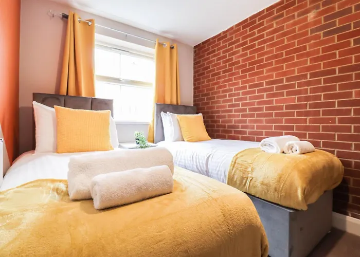 Comfortable 4-Bedroom Home With Free Wifi And Driveway