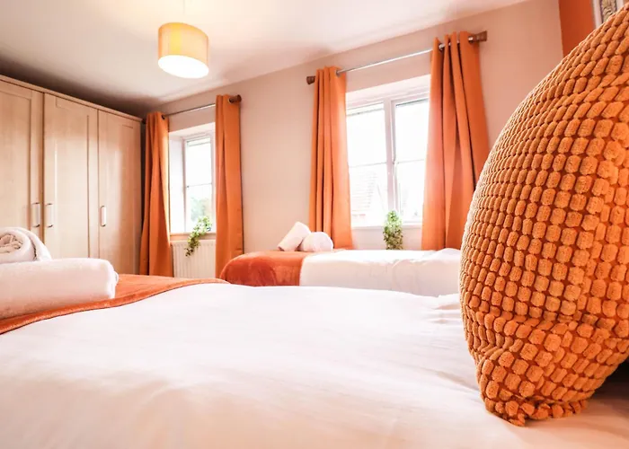 Comfortable 4-Bedroom Home With Free Wifi And Driveway