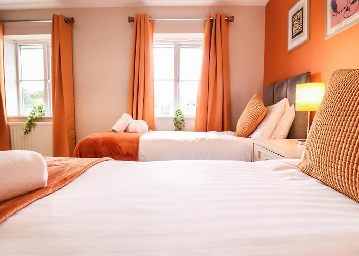 Comfortable 4-Bedroom Home With Free Wifi And Driveway