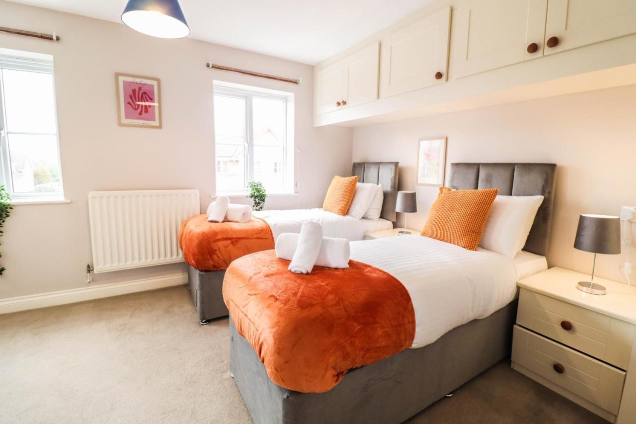 Comfortable 4-bedroom With Free Wifi And Driveway * Hillingdon