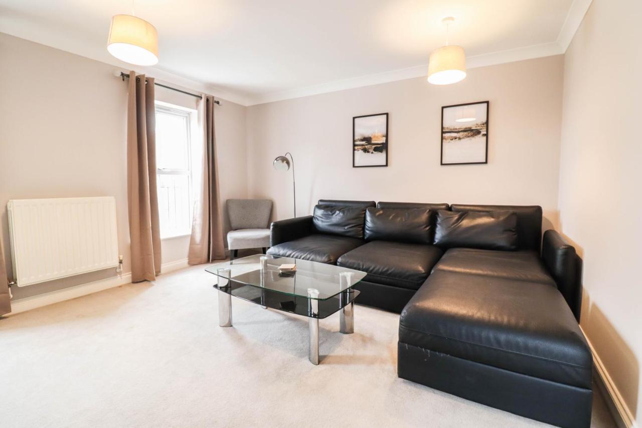 Comfortable 4-bedroom With Free Wifi And Driveway Holiday home