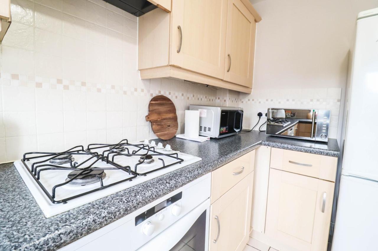 Comfortable 4-bedroom With Free Wifi And Driveway Holiday home