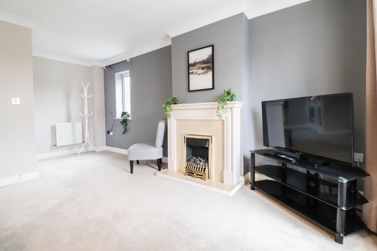 Comfortable 4-bedroom With Free Wifi And Driveway Hillingdon