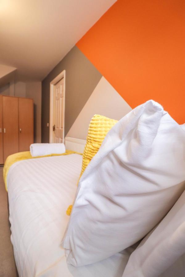 Comfortable 4-bedroom With Free Wifi And Driveway Holiday home *