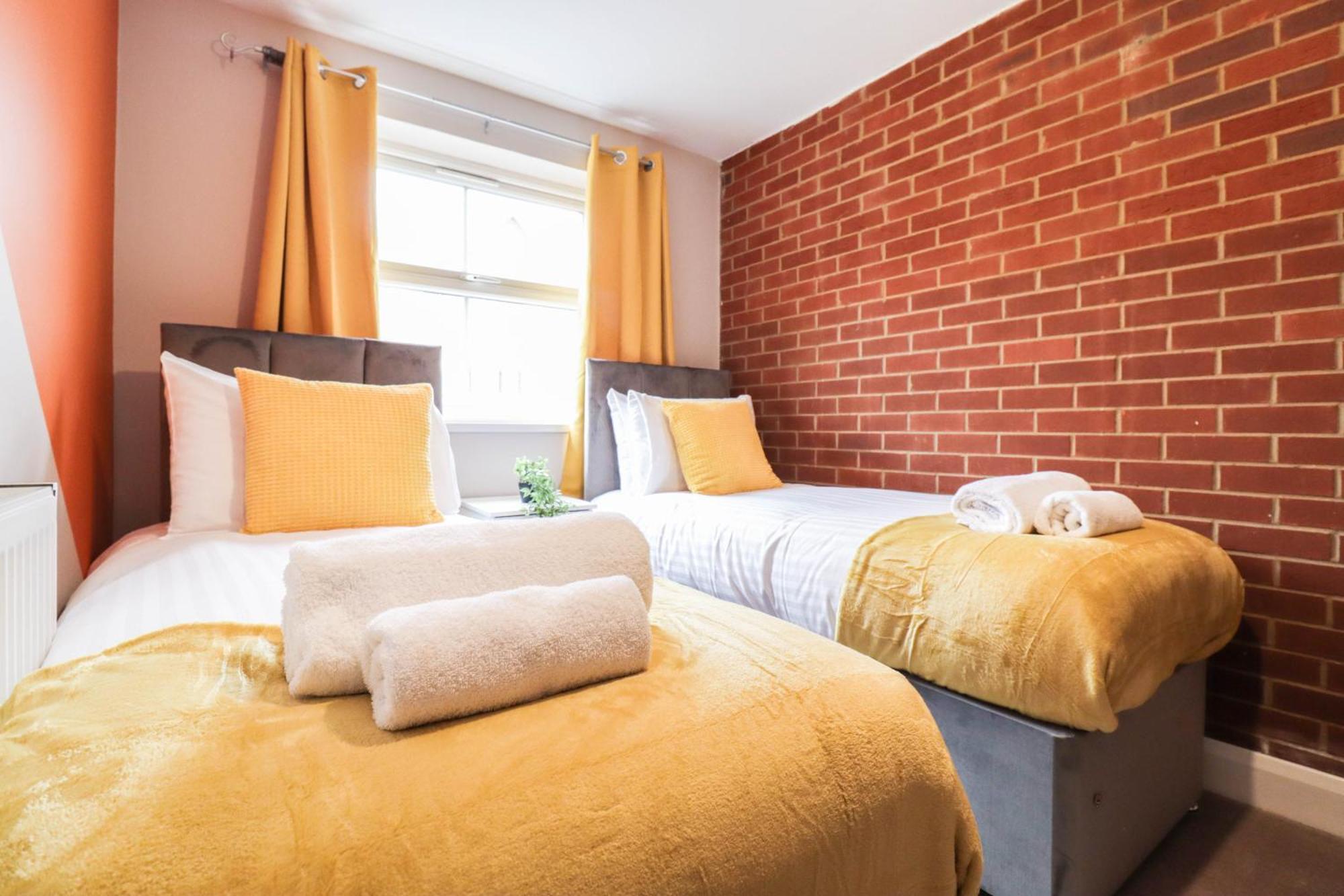 Comfortable 4-bedroom With Free Wifi And Driveway * Hillingdon