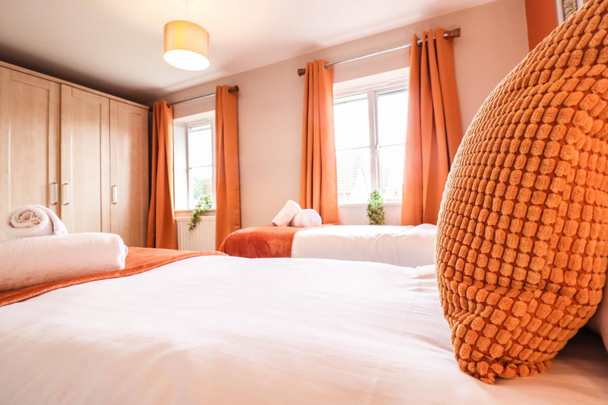 Comfortable 4-bedroom With Free Wifi And Driveway *