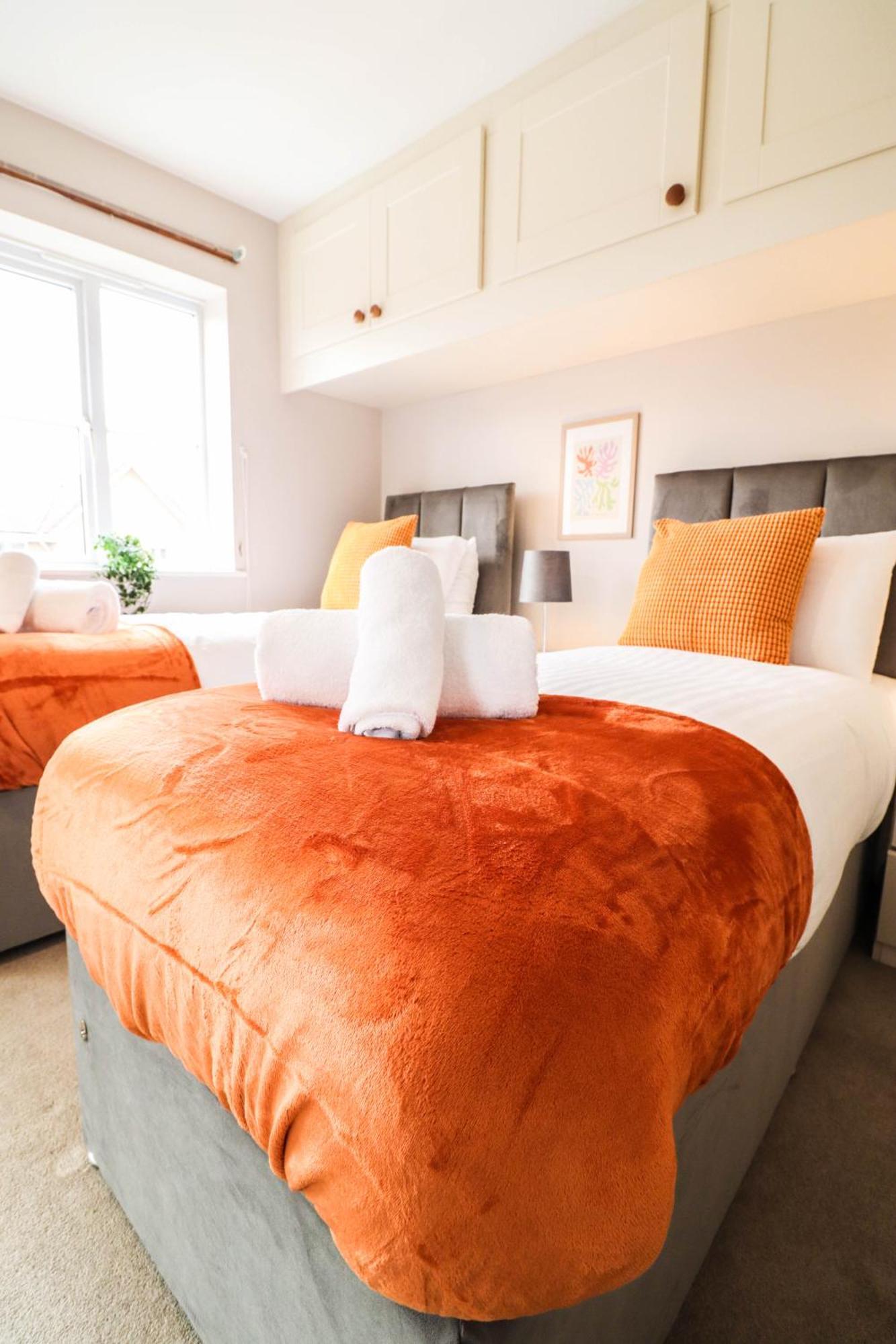 Comfortable 4-bedroom With Free Wifi And Driveway