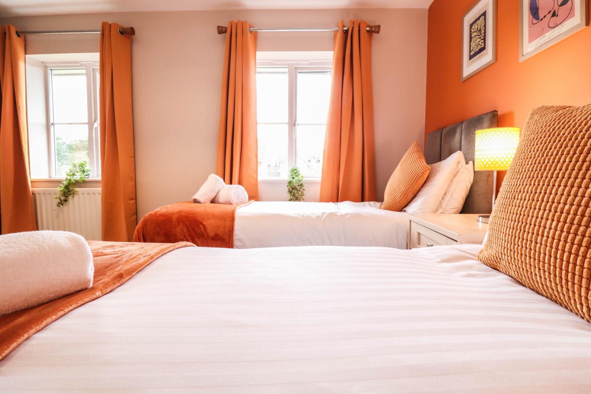 Comfortable 4-bedroom With Free Wifi And Driveway * Hillingdon