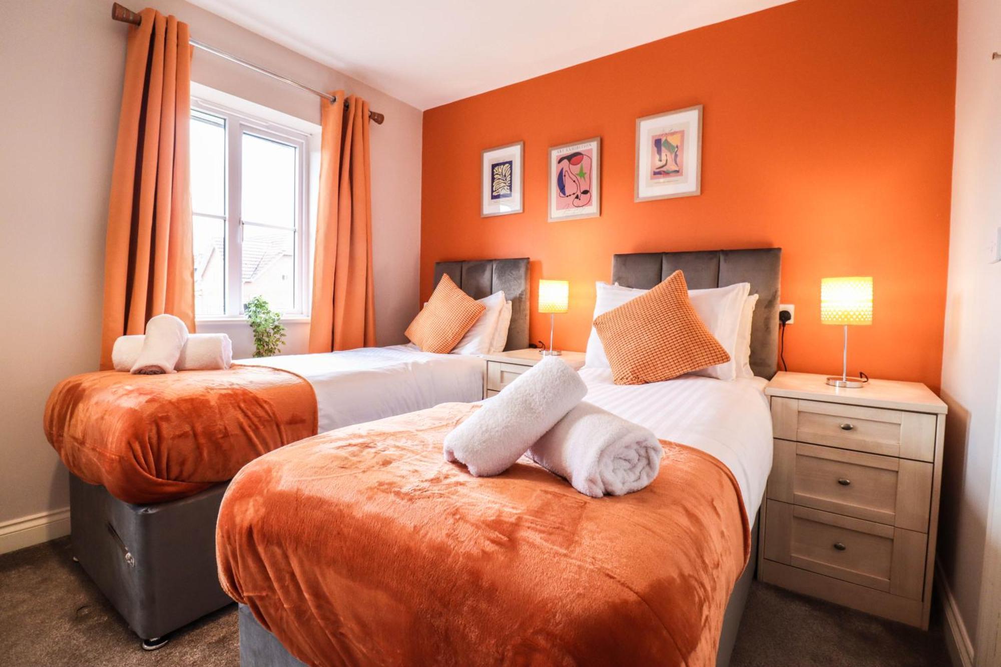 Comfortable 4-bedroom With Free Wifi And Driveway *